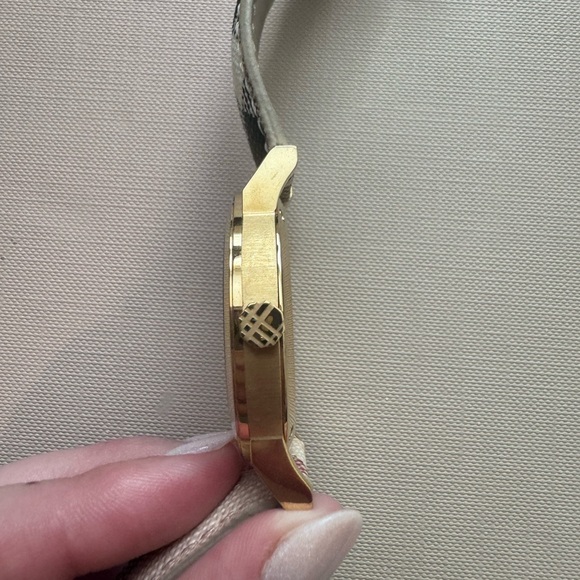 Burberry Watch - Picture 9 of 10